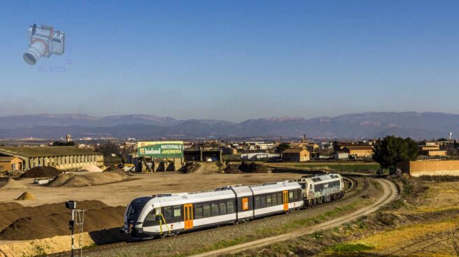 24455117954_170cd7c197_o Un tren de FGC realiza pruebas en la línea Lleida-La Pobla cerca de Balaguer.