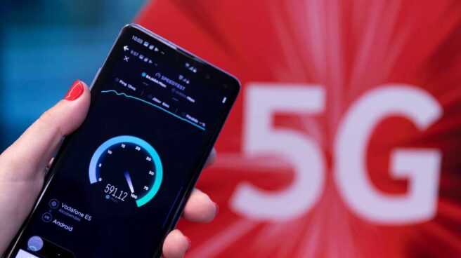 Un dispositivo con 5G de Huawei, empresa vetada por el Gobierno Un teléfono móvil con la