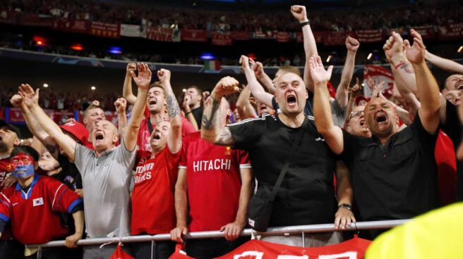 Aficionados del Liverpool en el Wanda Metropolitano.