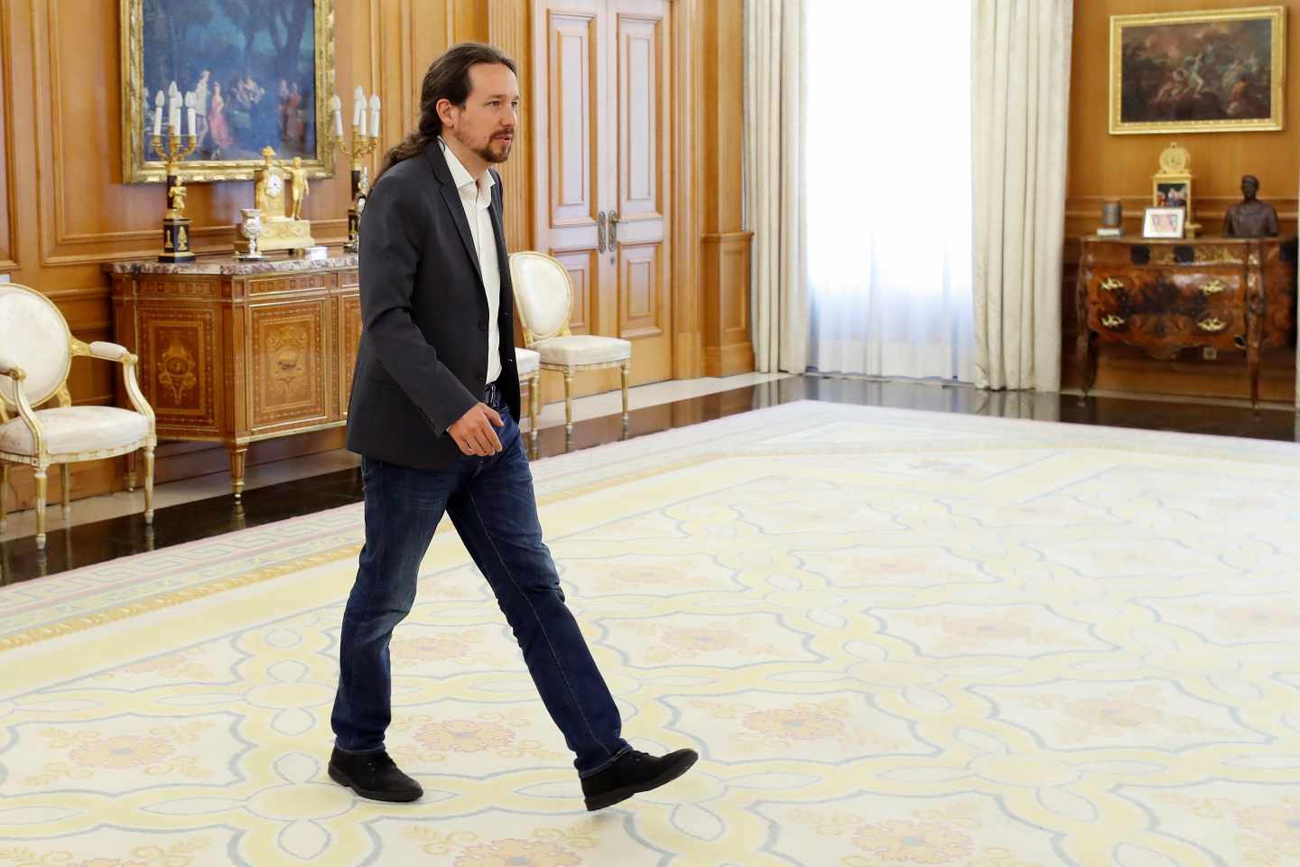 El líder de Podemos durante su ronda de contactos con el Rey.
