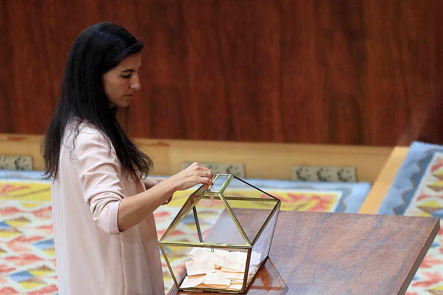 La candidata de Vox a la Comunidad de Madrid, Rocío Monasterio, durante la votación