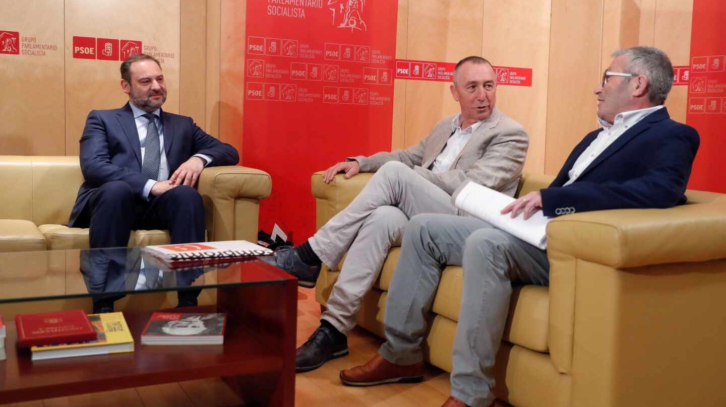 José Luis Ábalos y Joan Baldoví, de Compromís