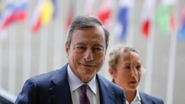 Los nuevos estímulos de Draghi asustan a la banca y molestan a Trump