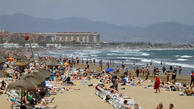 Cierran de nuevo las playas de Valencia por la presencia de una bacteria