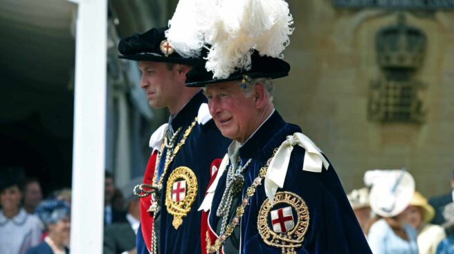 El príncipe Carlos de Inglaterra, junto a su hijo el príncipe Guillermo.