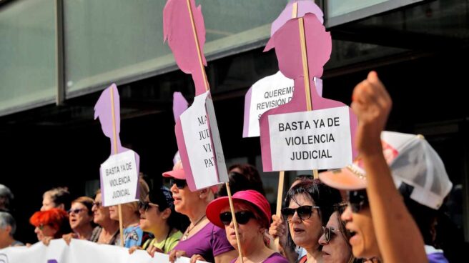 Concentración del Movimiento Feminista de Valencia para exigir revocar la sentencia de "La Manada"