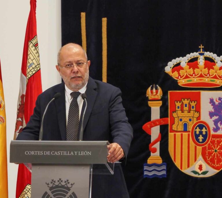 Fin de aforamientos y limitación de mandatos: PP y Cs firman un acuerdo en Castilla y León