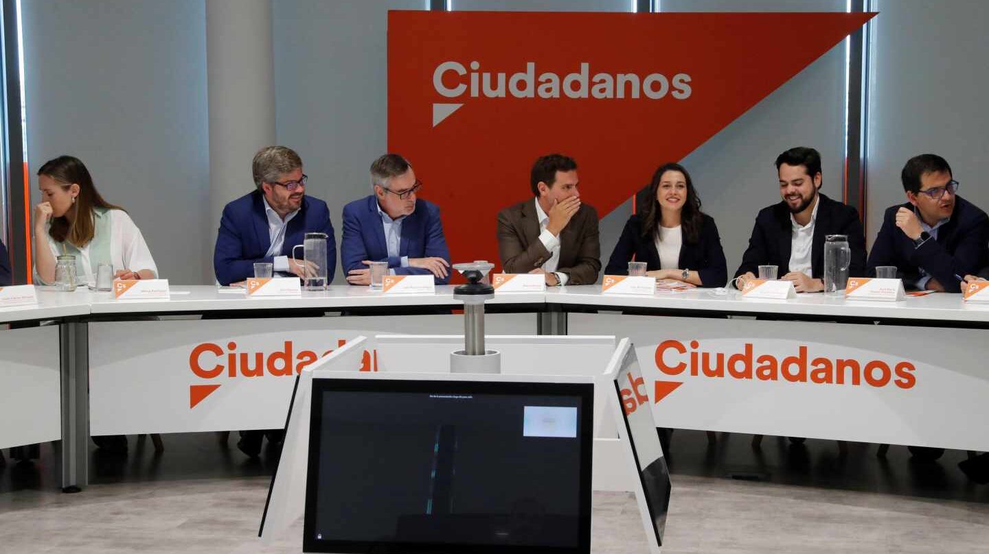 El líder de Ciudadanos, Albert Rivera y la portavoz nacional, Inés Arrimadas, durante la reunión de la Ejecutiva nacional.