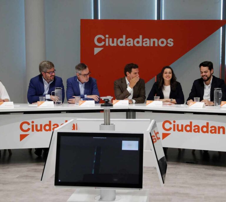 Rivera se encierra en el 'búnker' catalán mientras tiemblan los cimientos de Ciudadanos