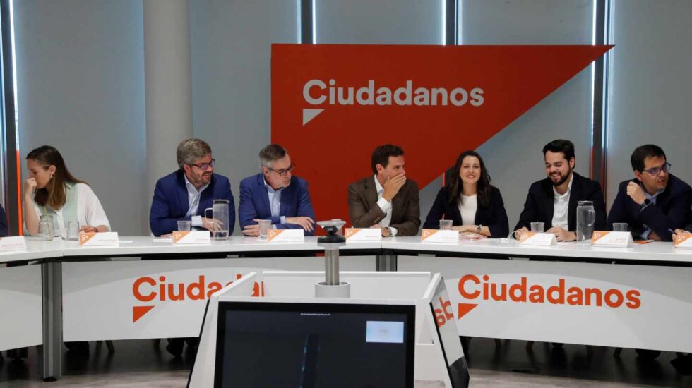 El líder de Ciudadanos, Albert Rivera y la portavoz nacional, Inés Arrimadas, durante la reunión de la Ejecutiva nacional.