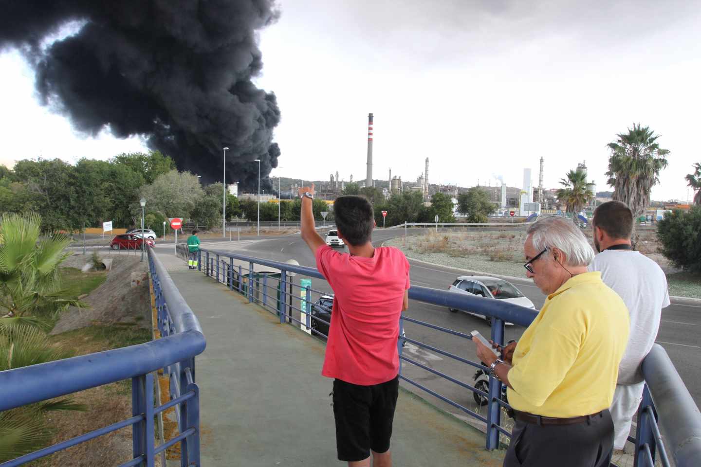 Cinco afectados por el incendio en una planta química en San Roque