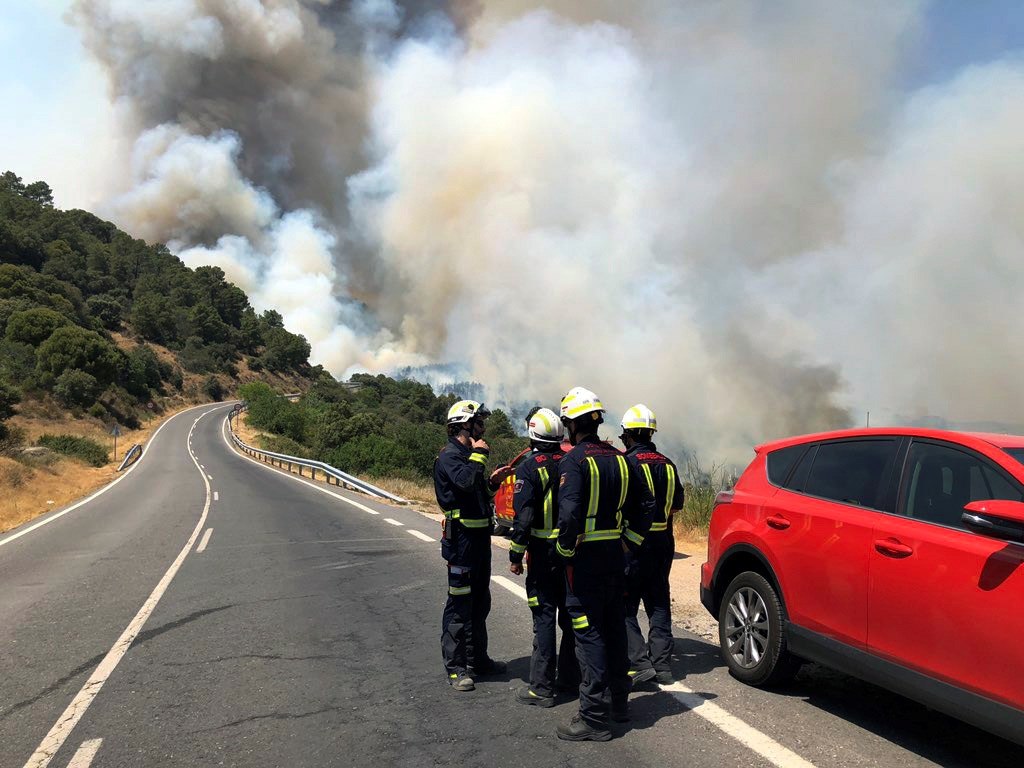 Un total de 348 efectivos tratan de controlar el fuego de Cadalso y Cenicientos