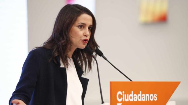 Arrimadas afea a Toni Roldán que votase a favor de la estrategia de Cs de pactar con el PP