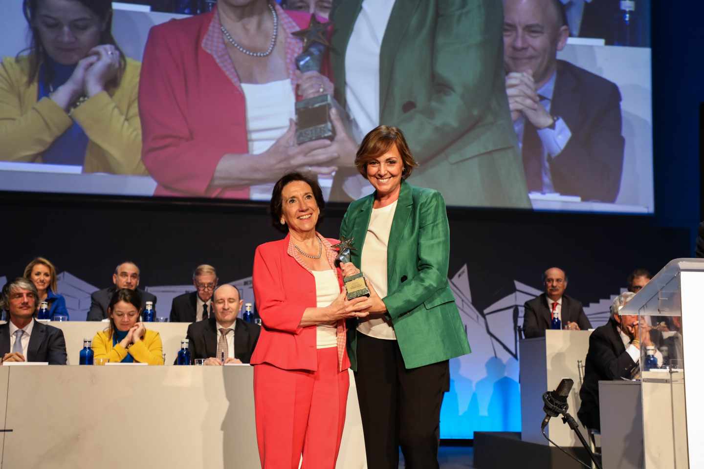 Victoria Prego recibe el Premio Aster
