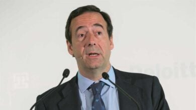 Gortázar (CaixaBank) carga contra el impuesto a la banca: “Es pegarse un tiro en el pie”