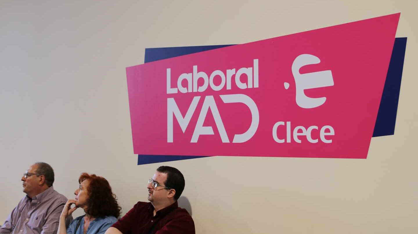 Cientos de personas pasaron el martes por el Laboral Mad en busca de un empleo