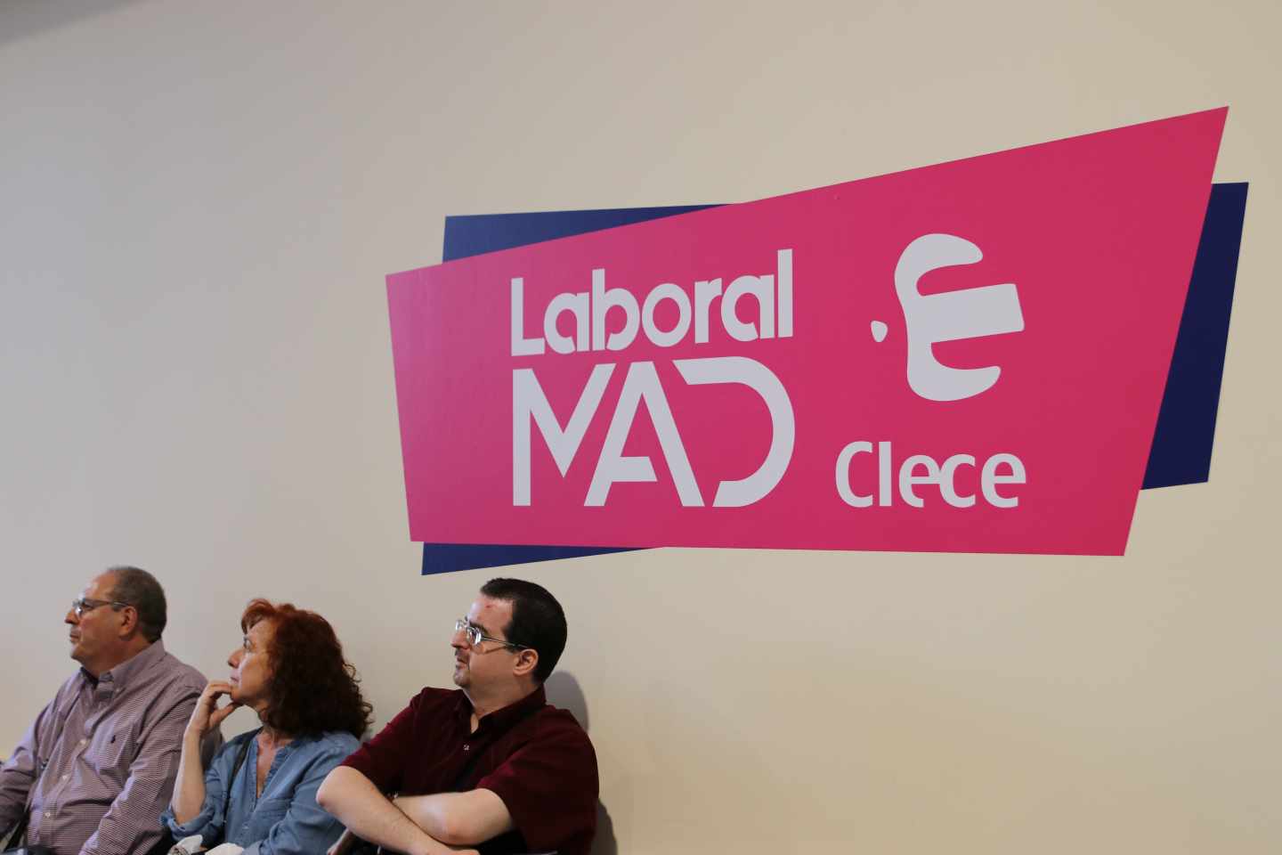 Cientos de personas pasaron el martes por el Laboral Mad en busca de un empleo