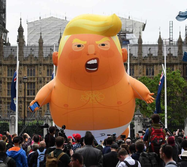 El líder laborista Jeremy Corbyn abandera la protesta contra Trump en Londres