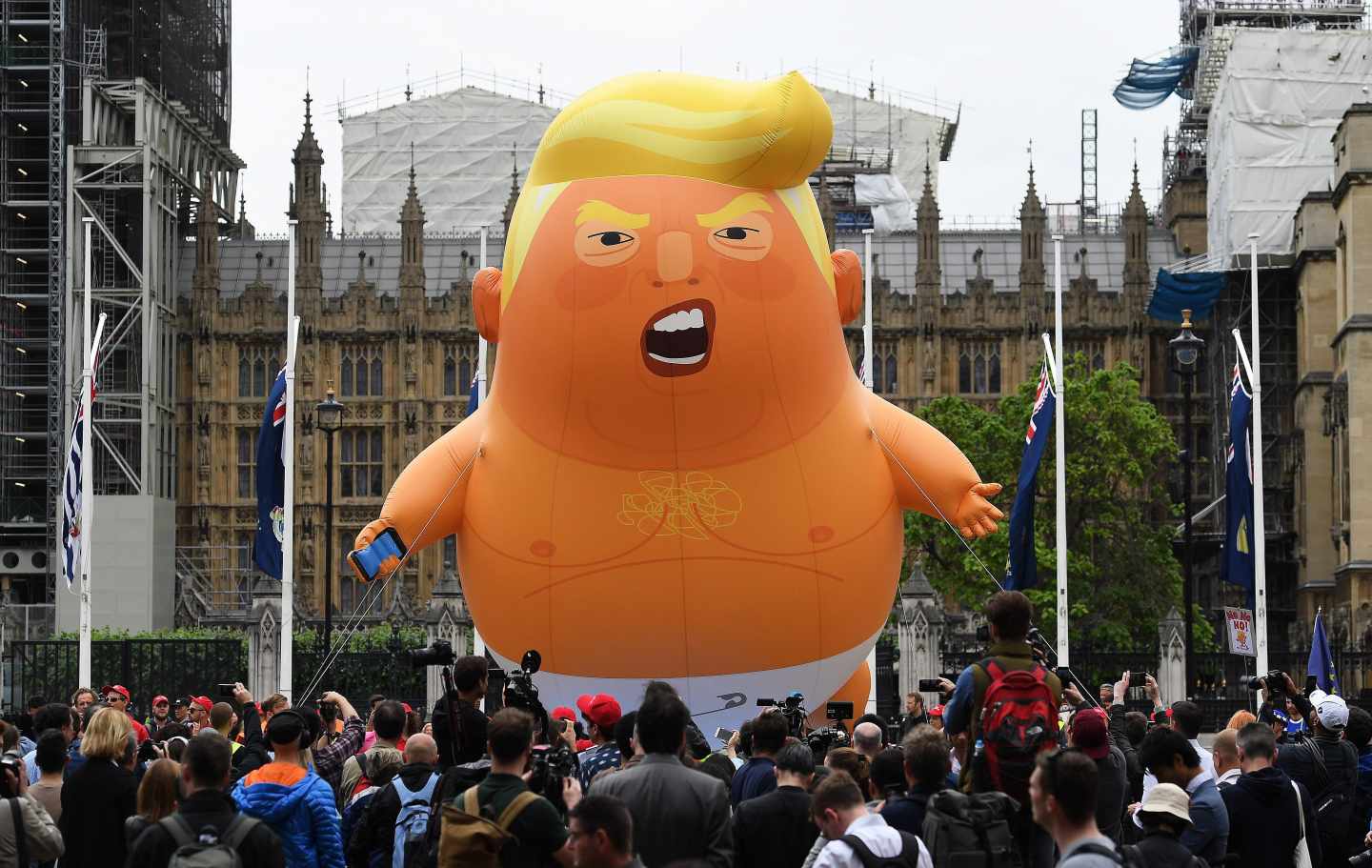 El globo gigante que reproduce un Trump en pañales es la gran estrella de las protestas en Londres.