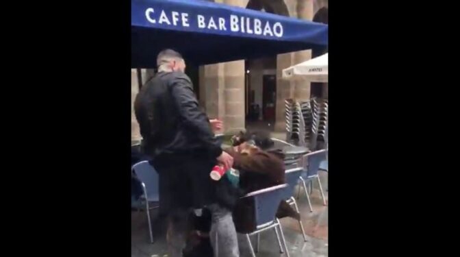 Condenado a 8 meses de cárcel al ultra del Betis que agredió a un joven en Bilbao al grito de "¡Arriba España!"