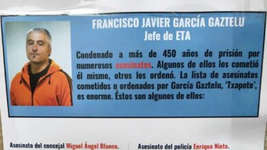 Arrancan carteles en Galdakao con el historial criminal de los presos de ETA del pueblo