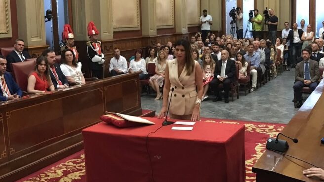 Matilde Zambudio, en el Salón de Plenos de Santa Cruz de Tenerife.