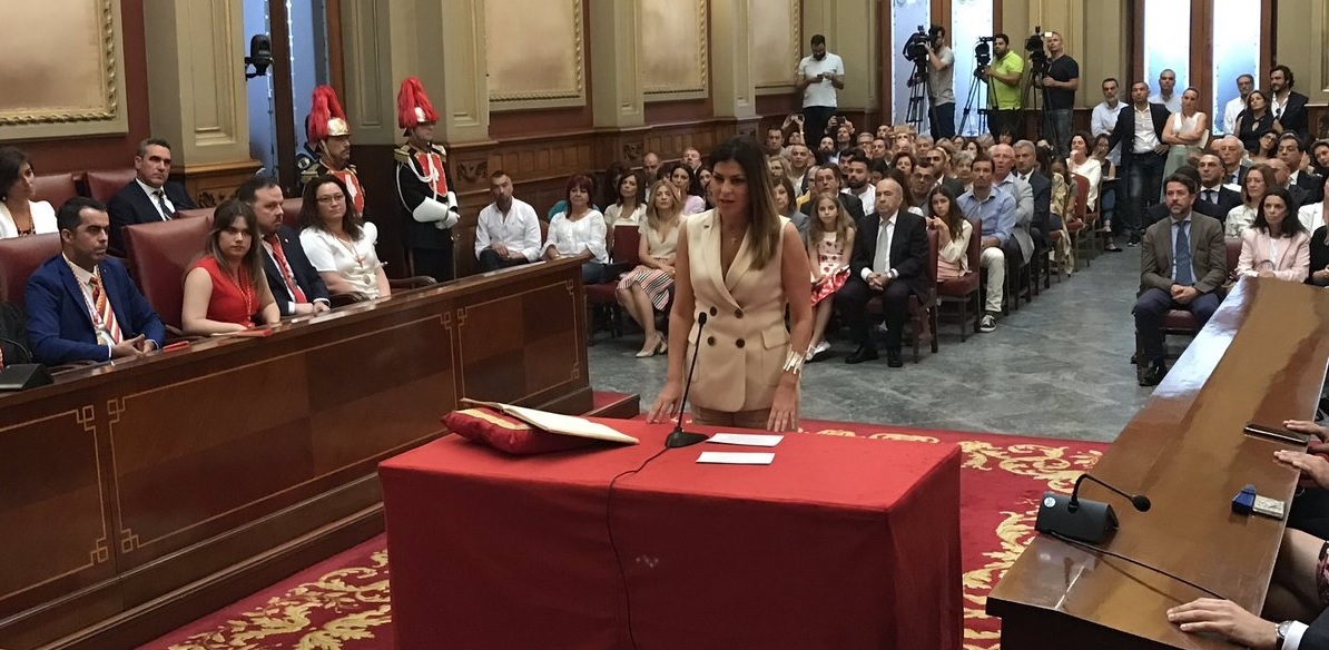 Matilde Zambudio, en el Salón de Plenos de Santa Cruz de Tenerife.