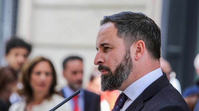 Abascal declara un sueldo de 55.000 euros de Vox y debe a los bancos 13.500 euros