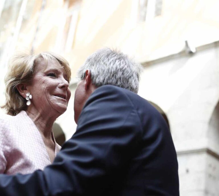 Aguirre celebra el acuerdo con Vox en Madrid; Gallardón evita pronunciarse