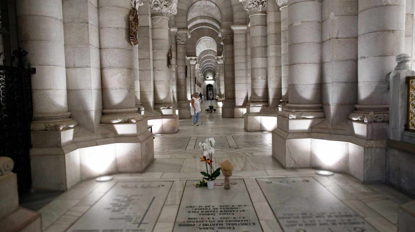 Cripta de la Catedral de la Almudena donde están enterrados la hija y el yerno del dictador.
