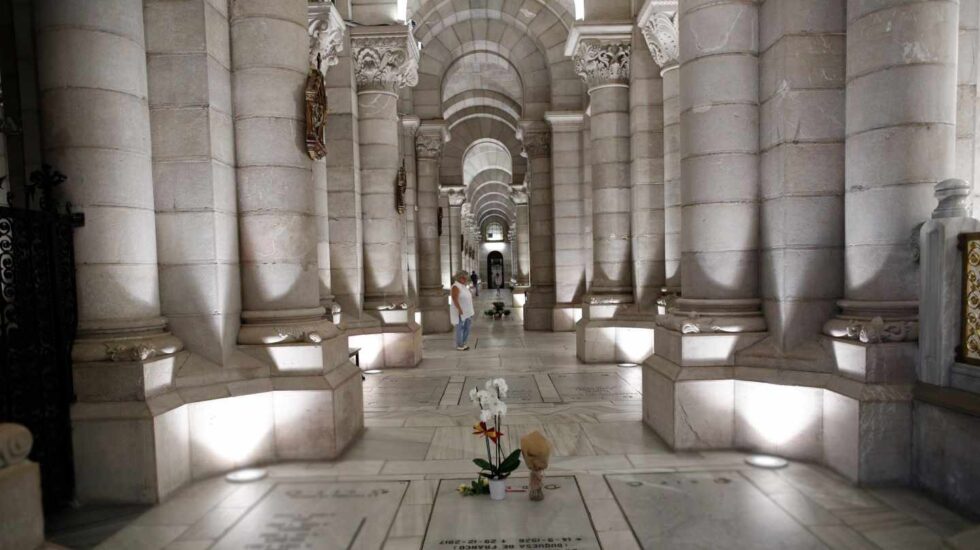 Cripta de la Catedral de la Almudena donde están enterrados la hija y el yerno del dictador.