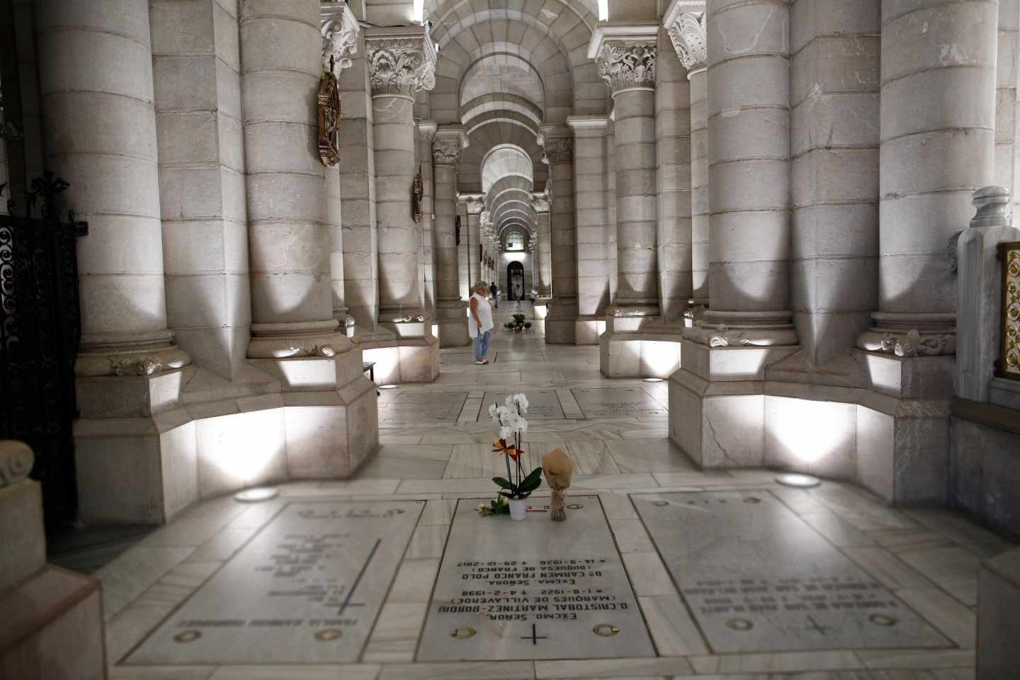 Cripta de la Catedral de la Almudena donde están enterrados la hija y el yerno del dictador.