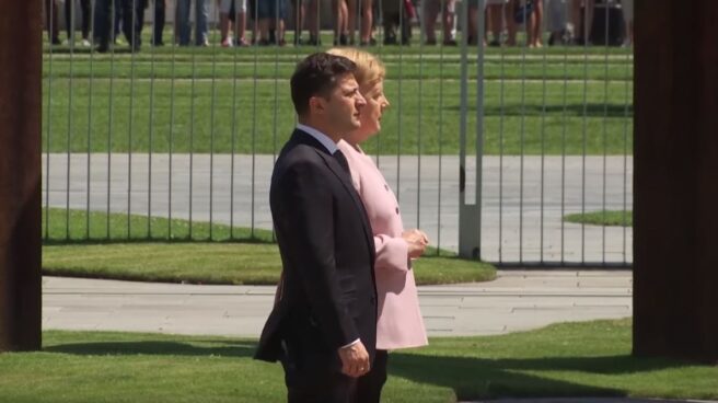 Angela Merkel, durante la ceremonia oficial con el presidente de Ucrania.