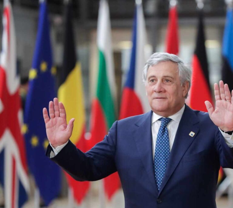 Tajani frena a Puigdemont: "No estoy en posición de tratarle como futuro miembro del Parlamento Europeo"