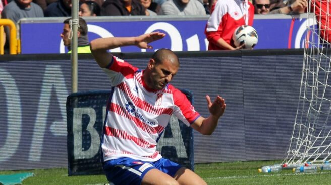 Carlos Aranda, con la camiseta del Granada.