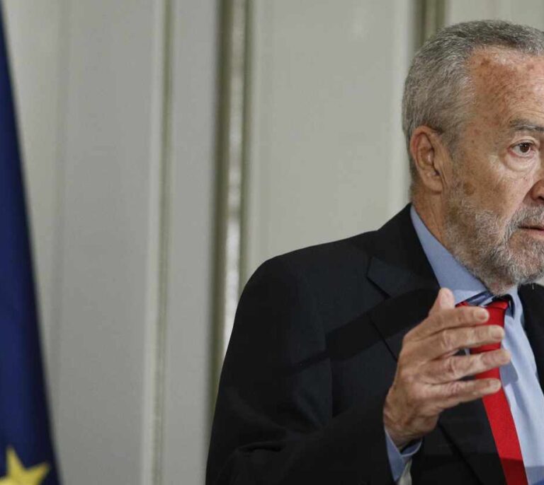 Arriola, exasesor de Rajoy, sobre Tezanos: "No es de recibo atacarle por ser socialista"