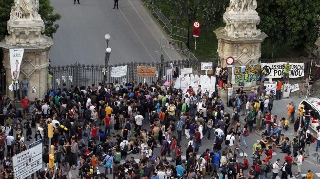 El ponente del Constitucional propone amparar a los asaltantes del Parlament