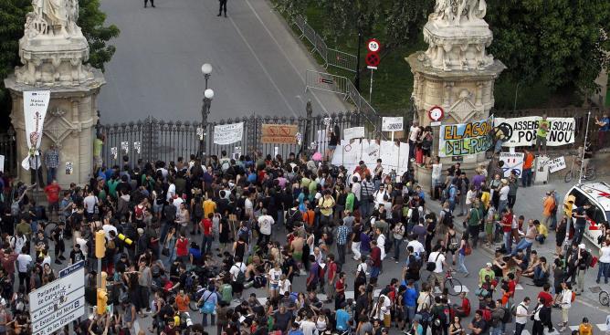 El ponente del Constitucional propone amparar a los asaltantes del Parlament