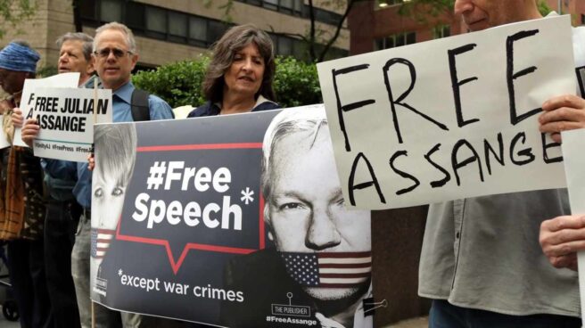 El Gobierno británico allana el camino para la extradición de Assange a EEUU