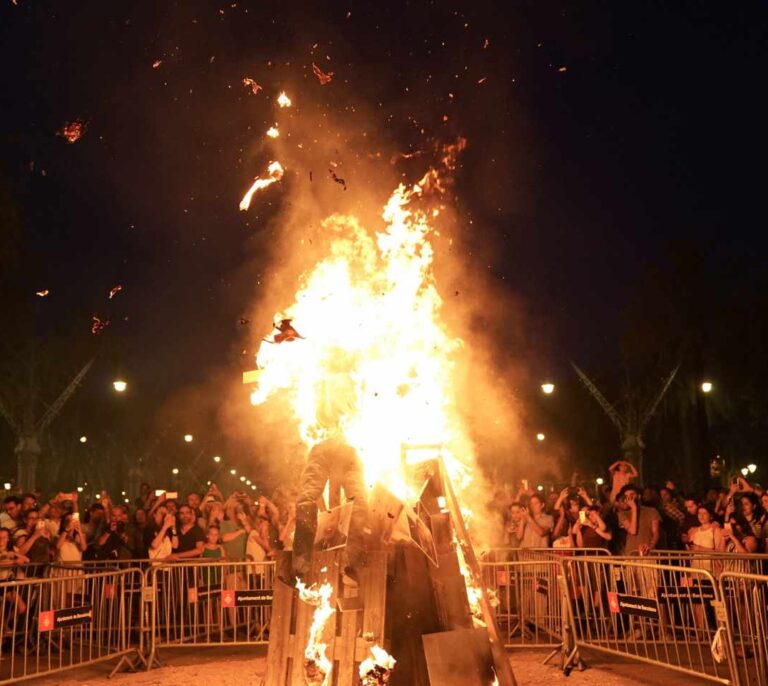 San Juan sin playas y con polémica metropolitana en Barcelona