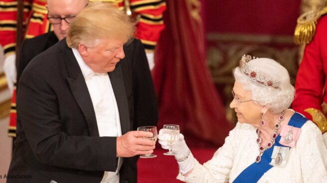 La reina Isabel II elogia el sistema multilateral de la posguerra ante Trump