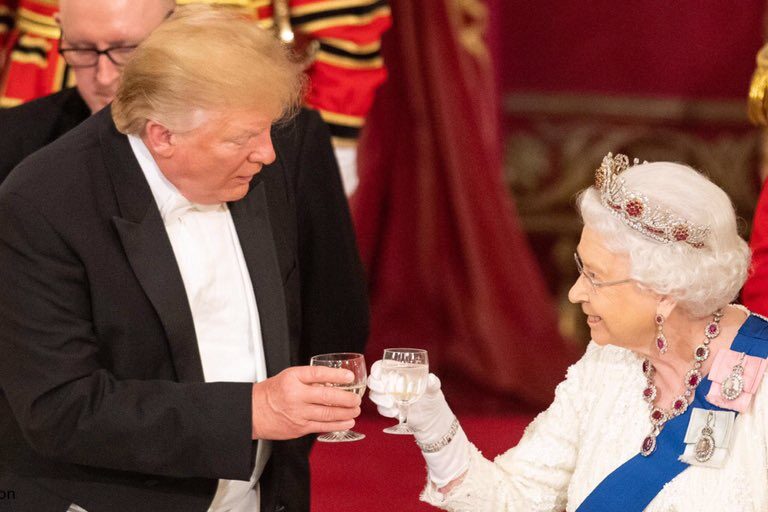 La reina Isabel II elogia el sistema multilateral de la posguerra ante Trump