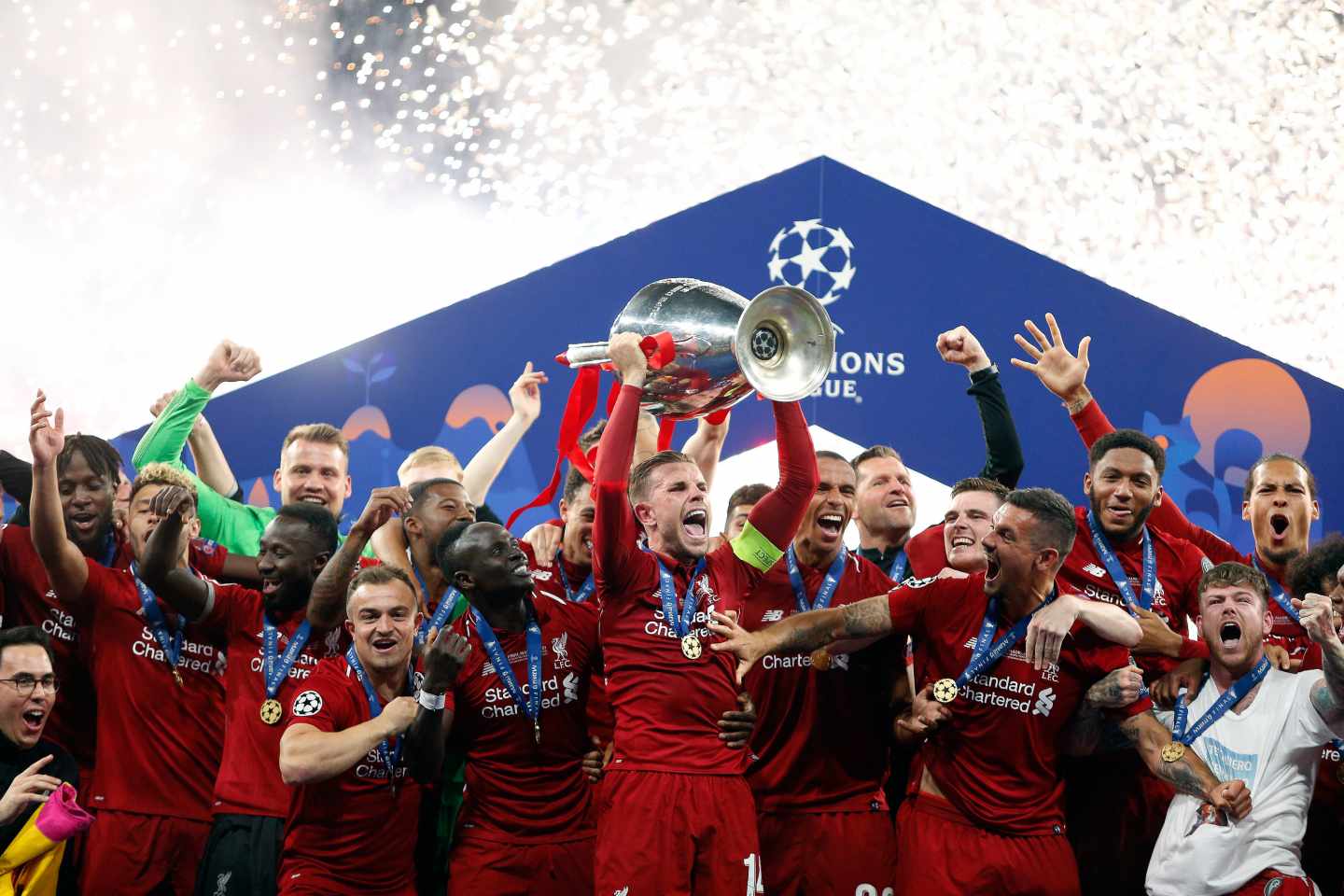 El Liverpool celebra su victoria en la final de Champions de Madrid.