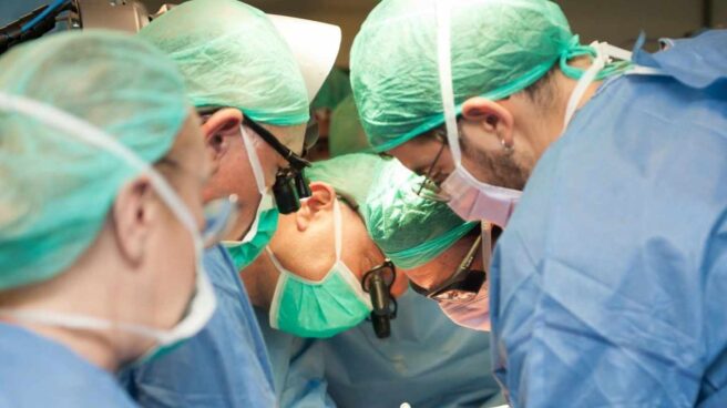 Implantan con éxito un corazón artificial total, el segundo en España