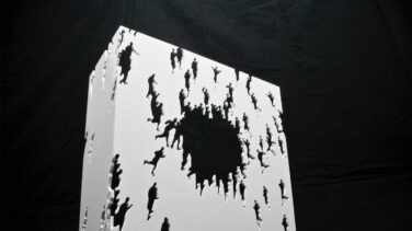 El Niemeyer reúne a Juan Genovés con sus hijos en una exposición
