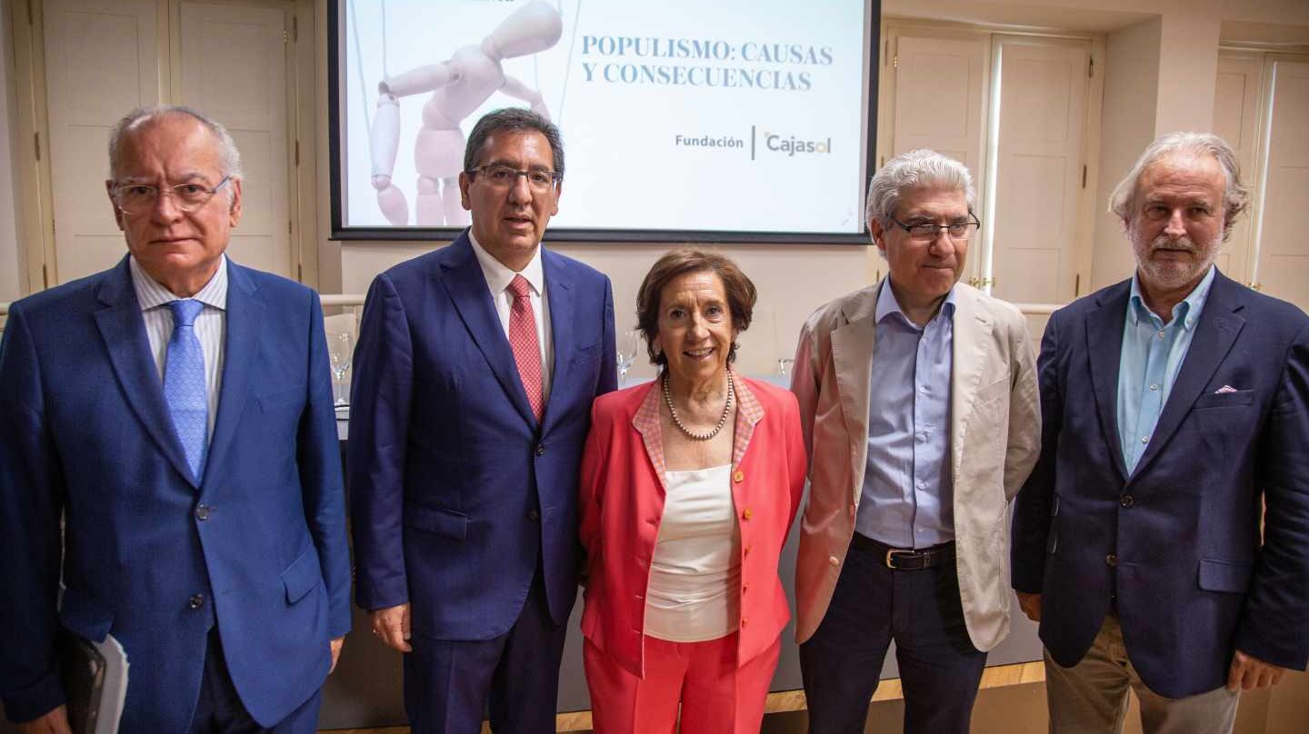 Los participantes en la charla celebrada en Sevilla