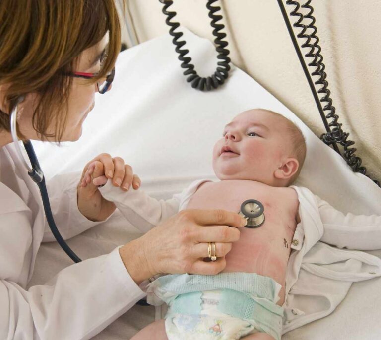 Claves de la ‘tripledemia’: la bronquiolitis satura las urgencias infantiles