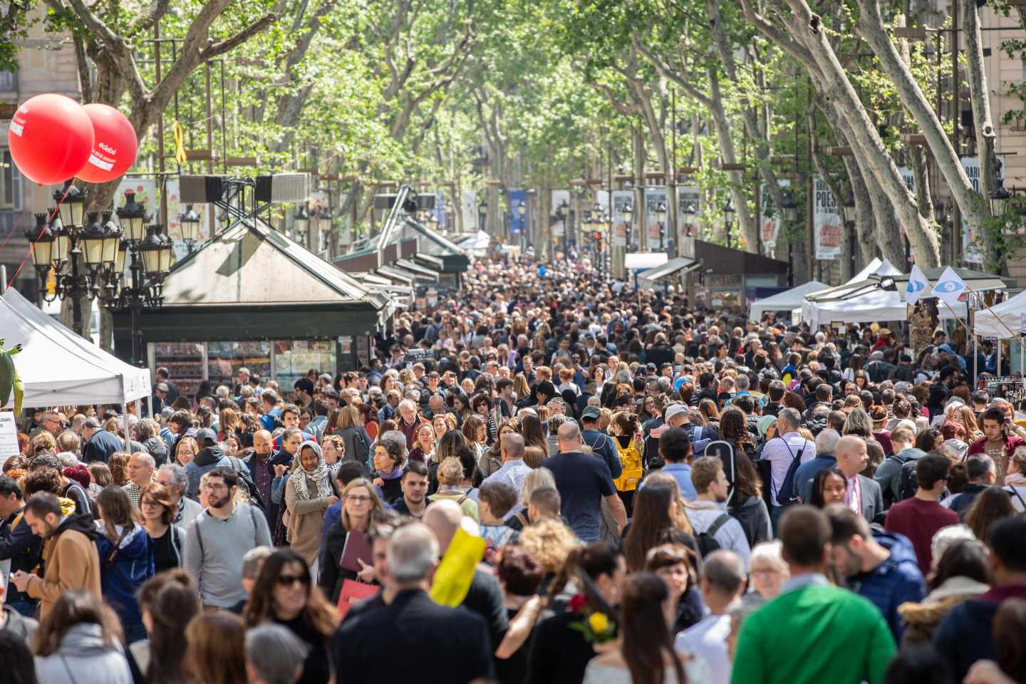 Un hombre desata el pánico en las Ramblas de Barcelona con una escopeta simulada