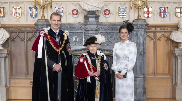 El rey Felipe, la reina de Inglaterra y la reina Letizia.
