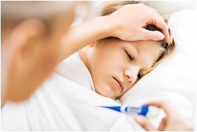 Niño atendido por fiebre.